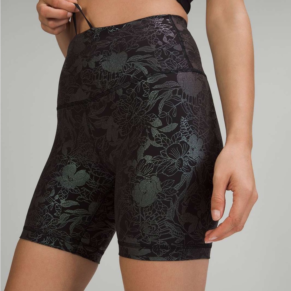 Lululemon Wunder Train 6” shorts in Logo Flourish Black Iridescent Foil